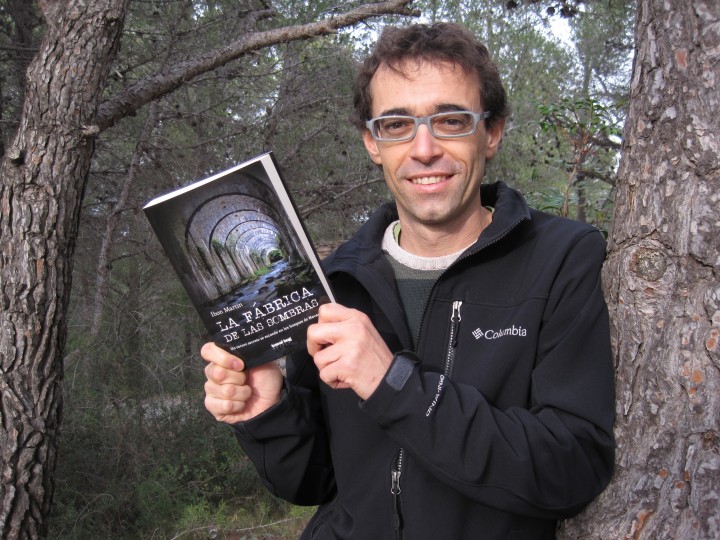 Ibon  Martín  “La  fábrica  de  las  sombras”  Presentación  del  libro  y  de  la  excursión.